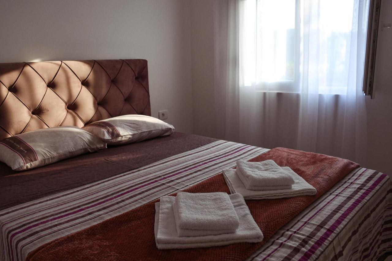 Raj Apartment โกตอร์ ภายนอก รูปภาพ