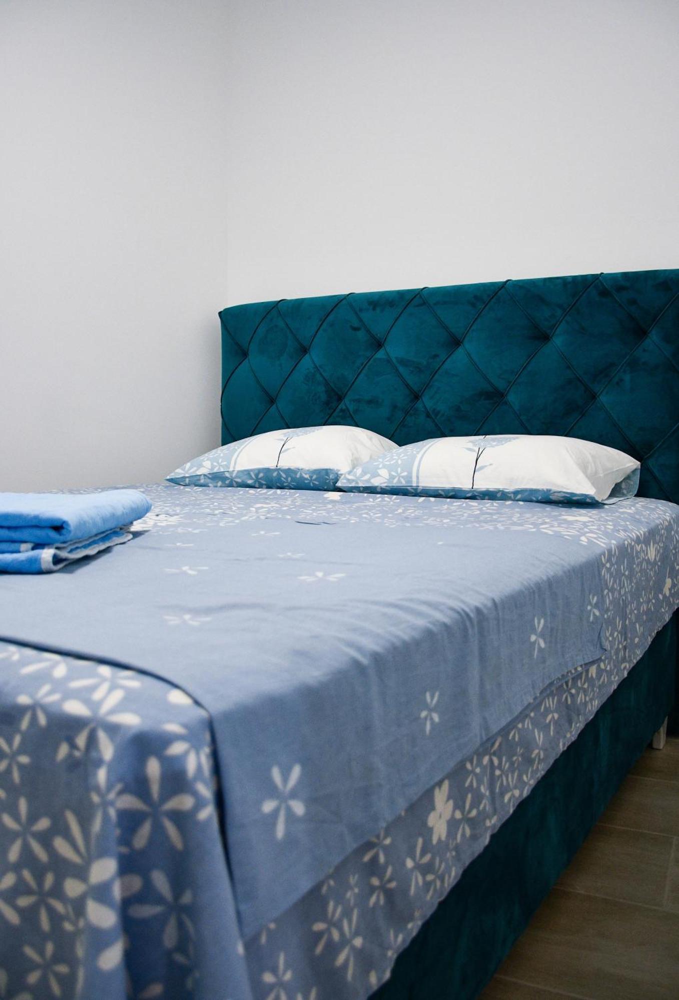 Raj Apartment โกตอร์ ภายนอก รูปภาพ