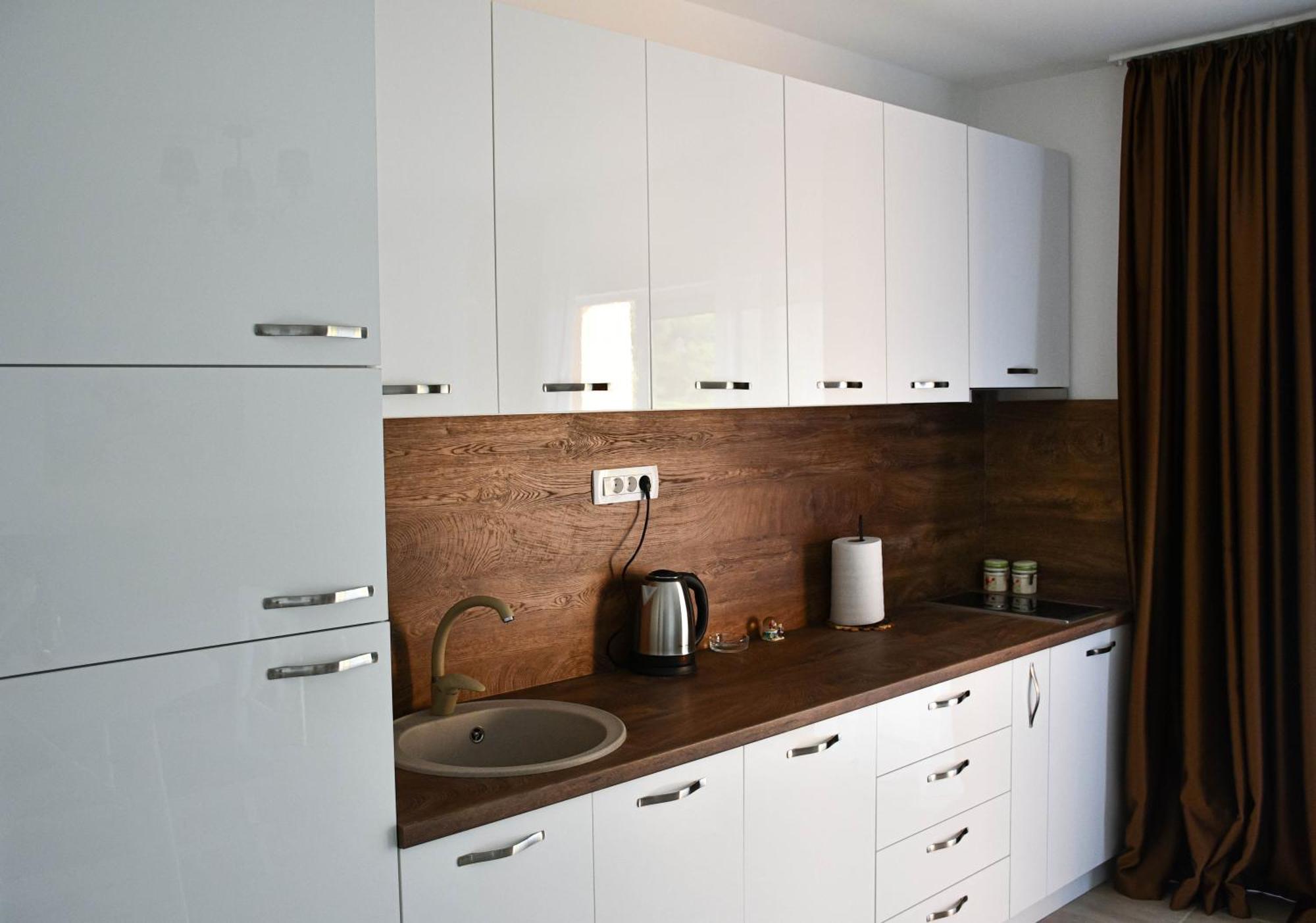 Raj Apartment โกตอร์ ภายนอก รูปภาพ