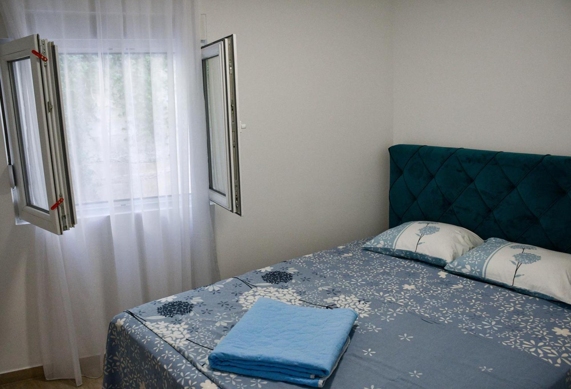 Raj Apartment โกตอร์ ภายนอก รูปภาพ