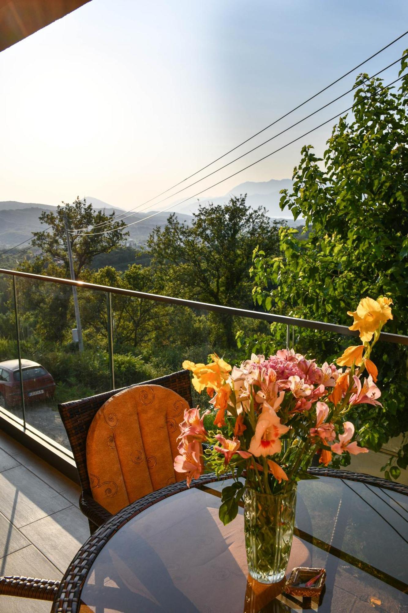 Raj Apartment โกตอร์ ภายนอก รูปภาพ