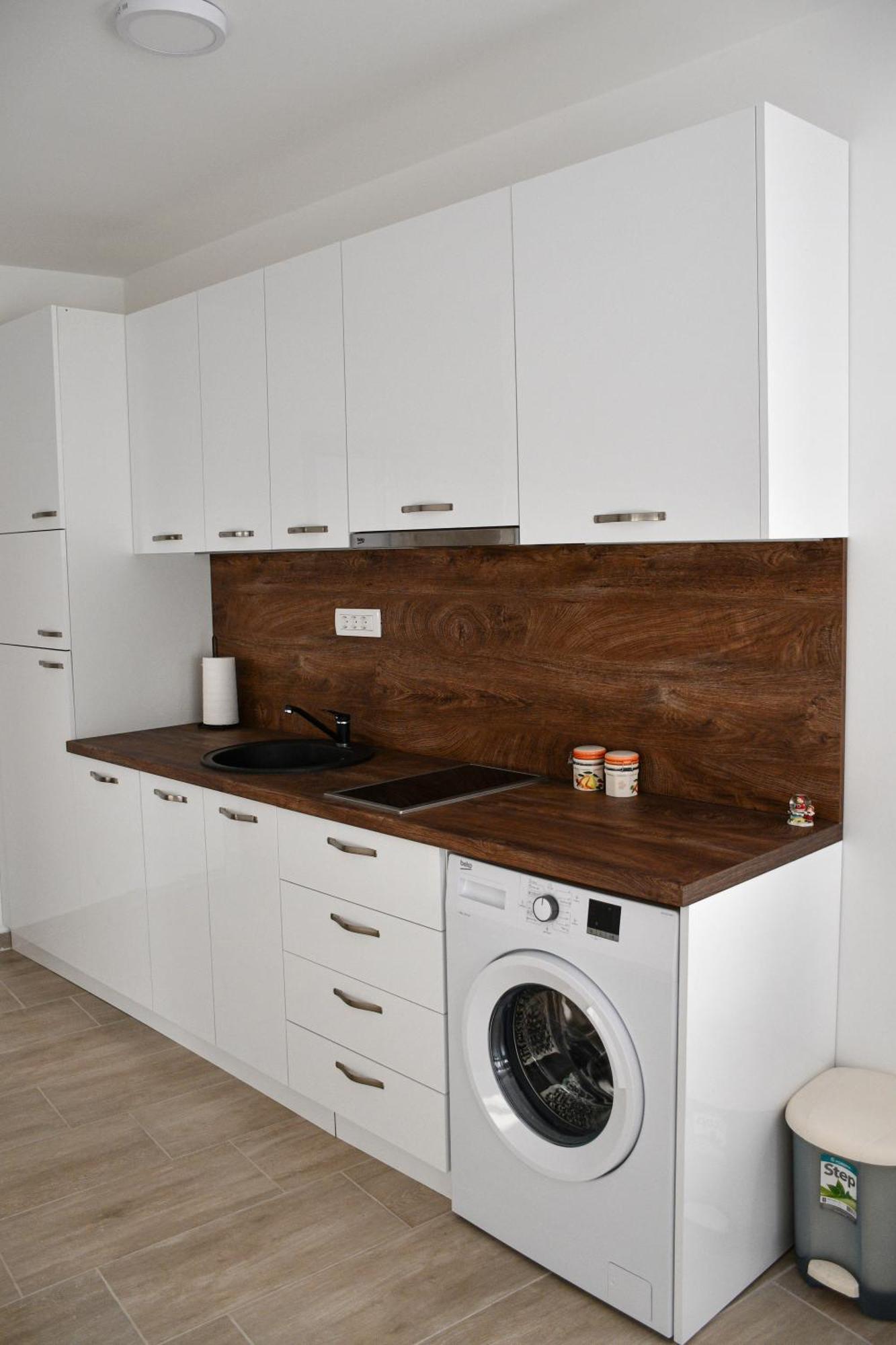 Raj Apartment โกตอร์ ภายนอก รูปภาพ
