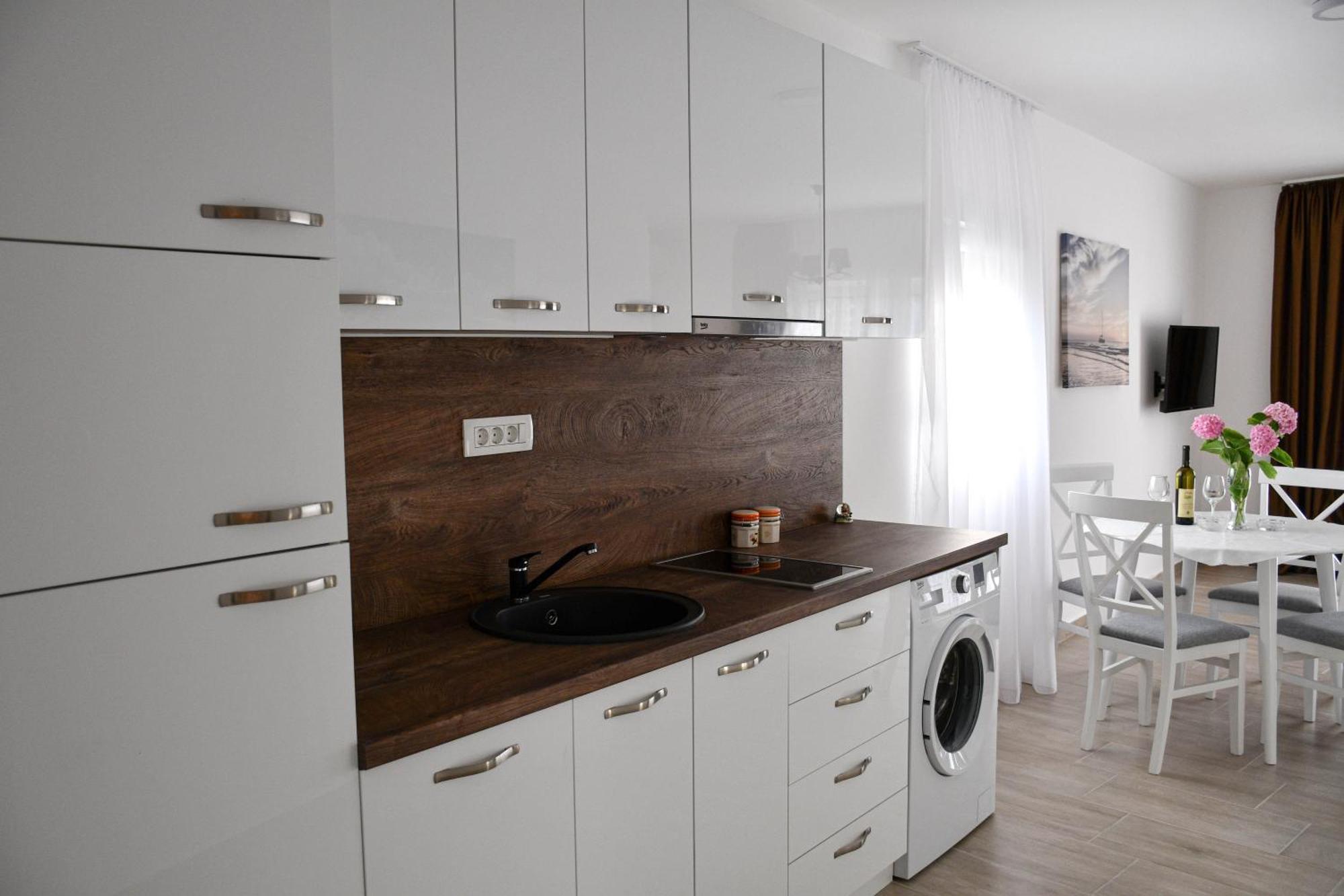Raj Apartment โกตอร์ ภายนอก รูปภาพ