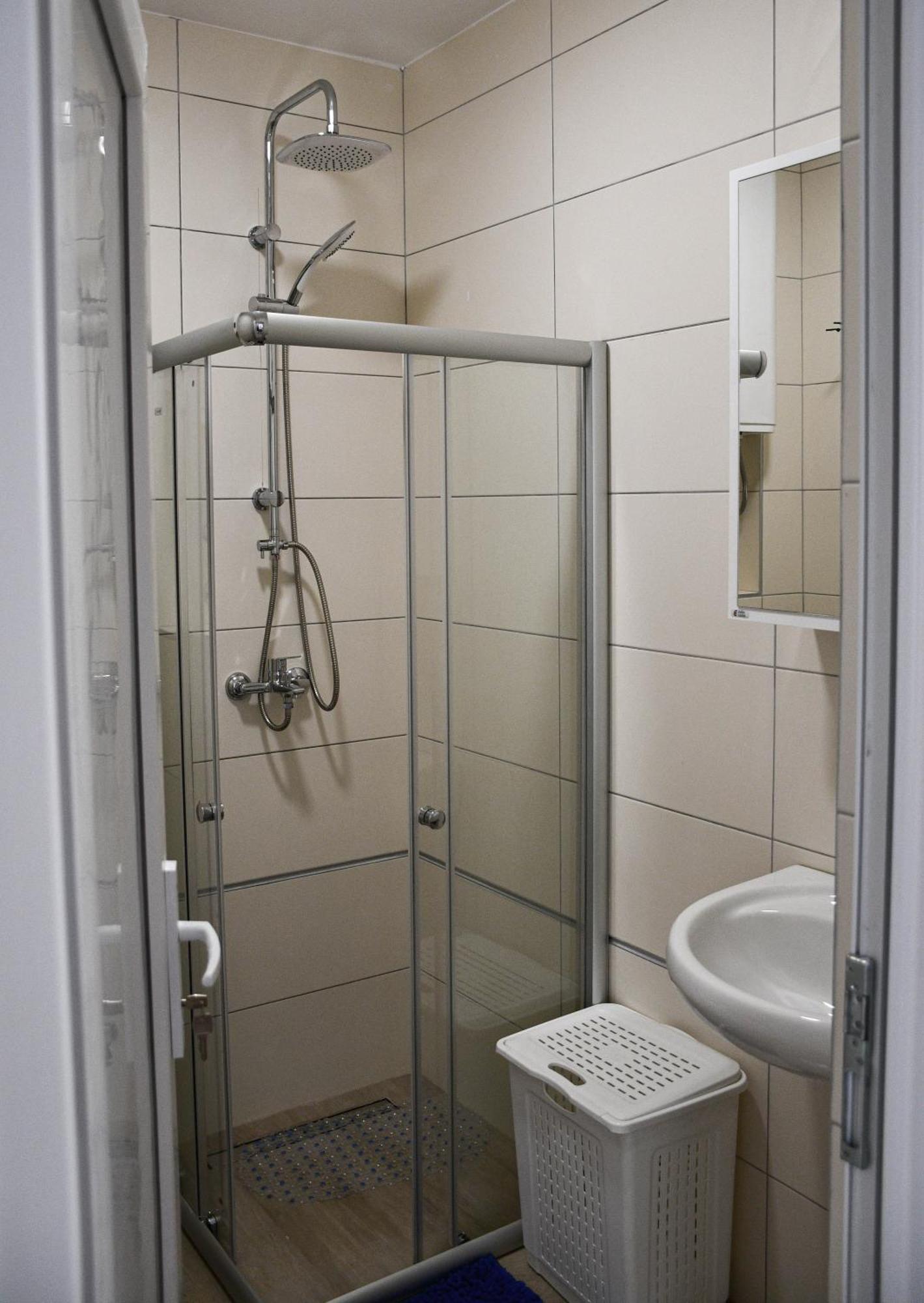 Raj Apartment โกตอร์ ภายนอก รูปภาพ
