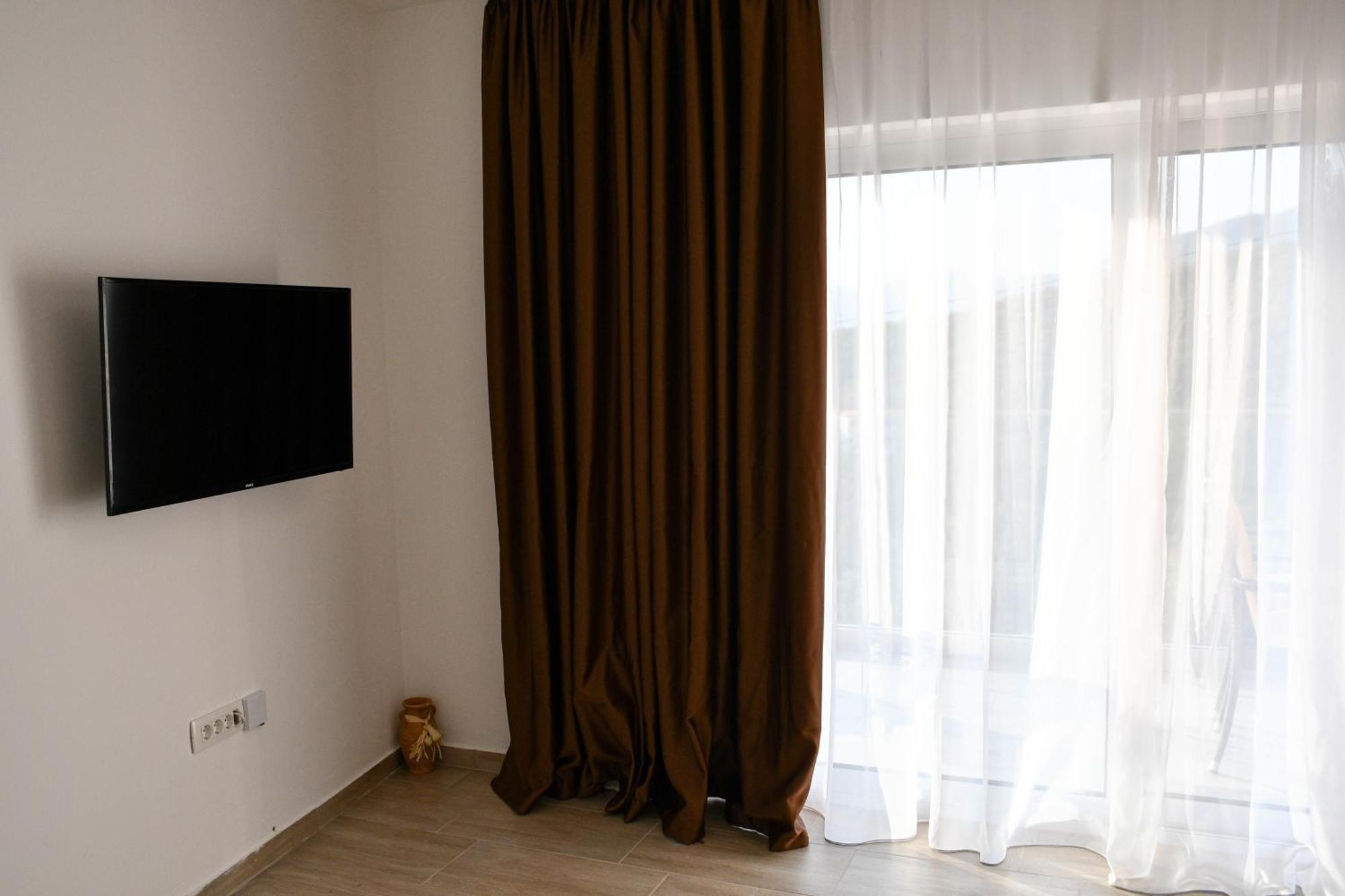 Raj Apartment โกตอร์ ภายนอก รูปภาพ