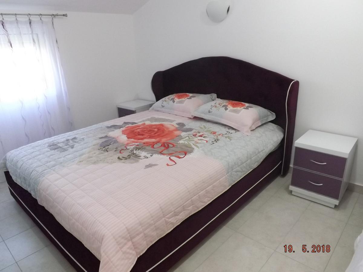 Raj Apartment โกตอร์ ภายนอก รูปภาพ