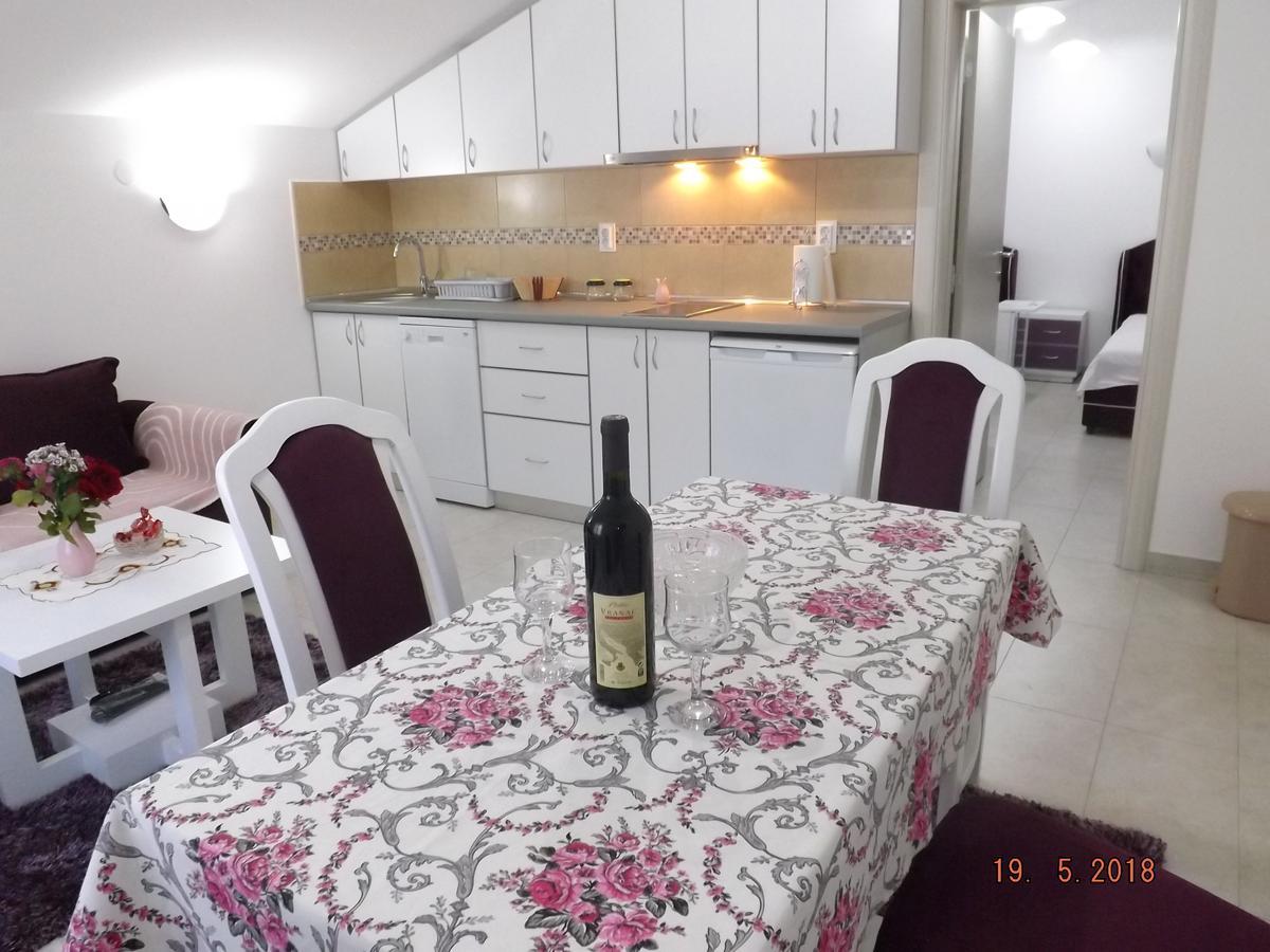 Raj Apartment โกตอร์ ภายนอก รูปภาพ