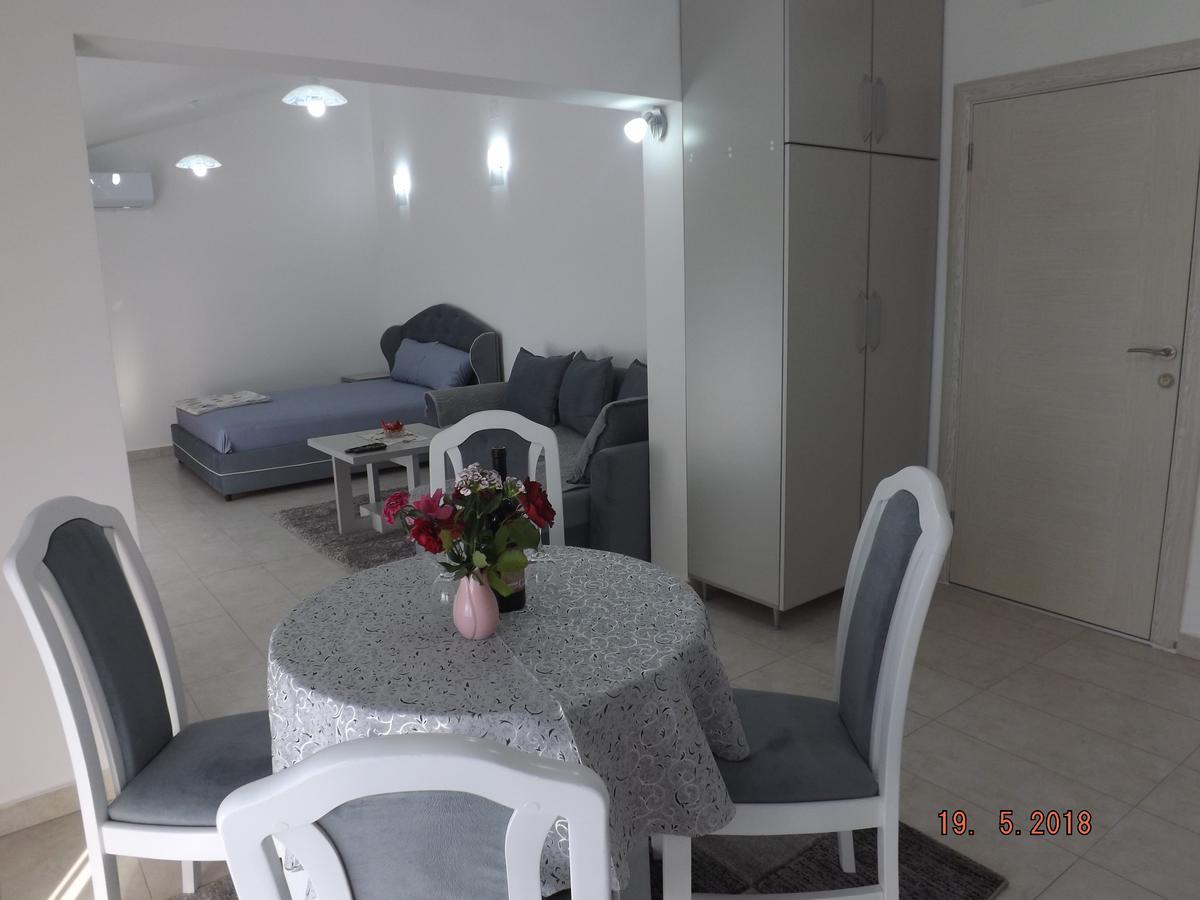 Raj Apartment โกตอร์ ภายนอก รูปภาพ